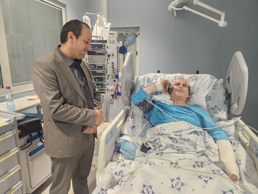 النائب سمير بن سعيد يزور د. احمد نصار في المستشفى